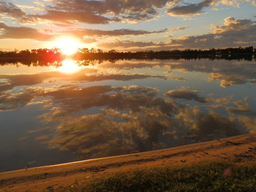 Sunset at Hopetoun, Victoria, Ten Budget Travel Tips