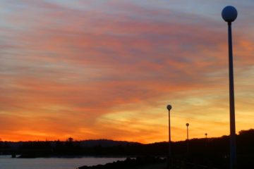 Sunset over the Richmond River, 10 Budget Travel Tips