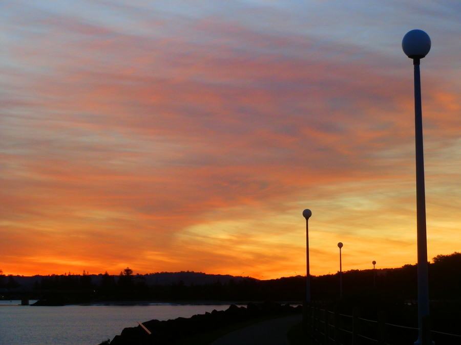 Sunset over the Richmond River, 10 Budget Travel Tips