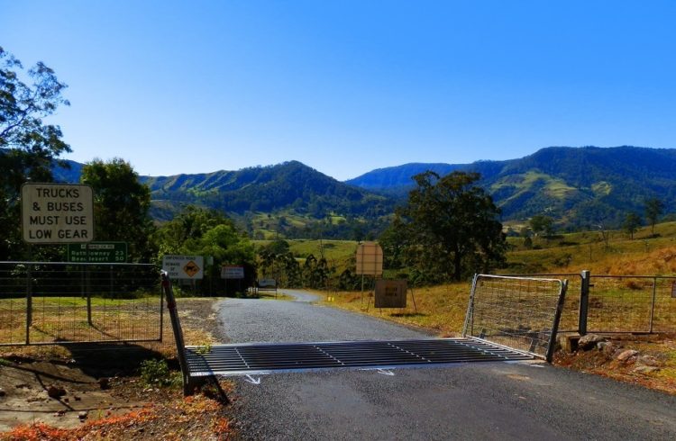 Border Crossing, Lions Rd