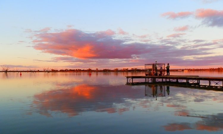 The Float Plane flies TOO HIGH! Float-planning from Lake Cullulleraine Jetty, Bushman's Rest Caravan Park