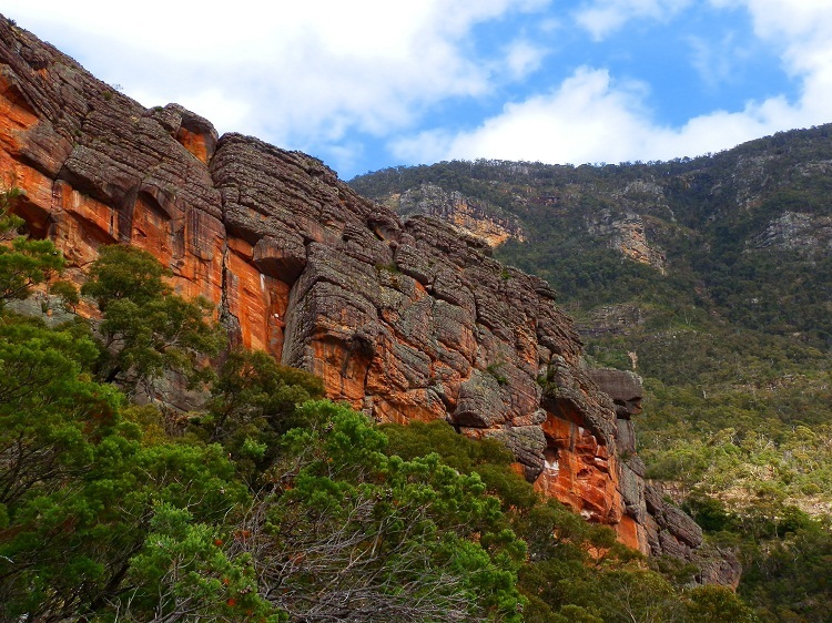 Mackeys Peak rock en route to the Pinnacle, Grampians National Park