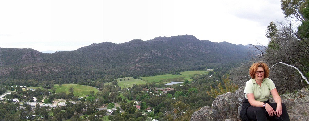 Red rests at Mackeys Peak, 2011, wth Halls Gap and Boronia Peak