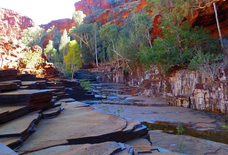 Rock Layers en route to Circular Pool, Dales Gorge, Karijini National Park