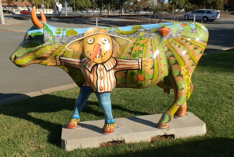 GREEN ENTRY: MOOOOVING Art project exhibit on the streets of Shepparton, Victoria