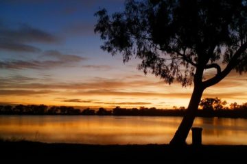 Sunrise at Lake Lascelles