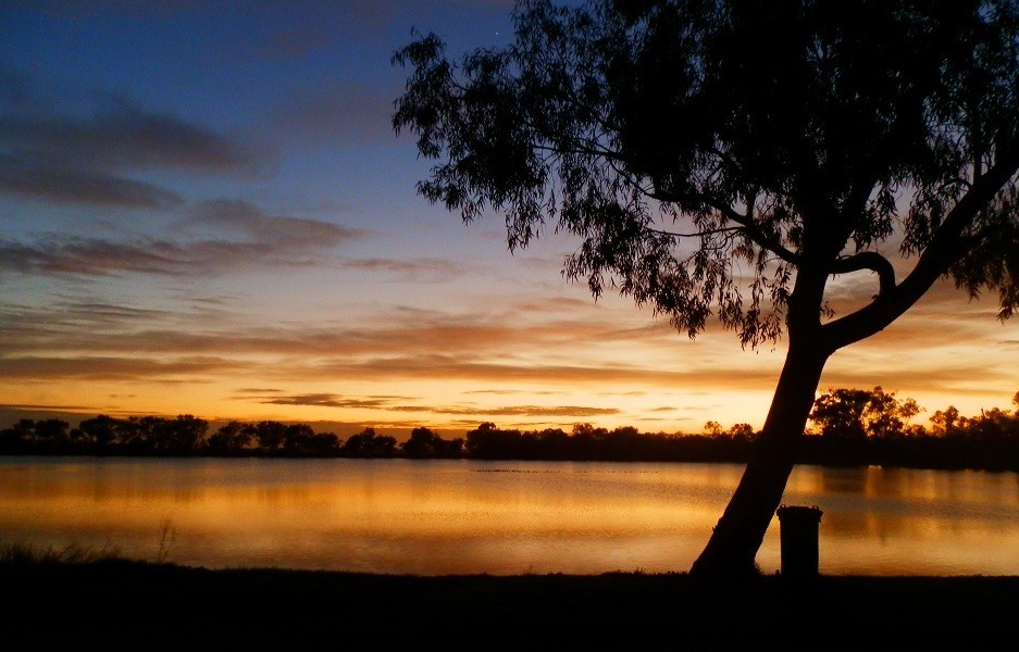 Sunrise at Lake Lascelles